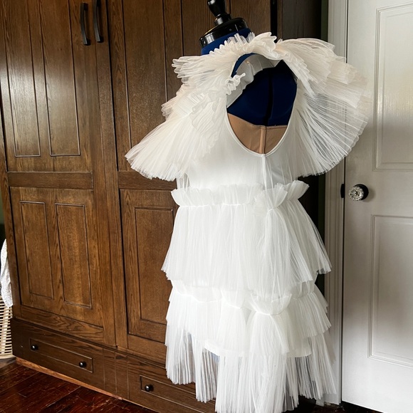 NWOT Untamed Petals White Mini - Picture 5 of 7